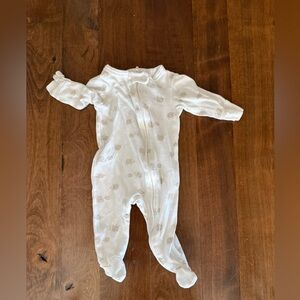 Tres beau belle baby sleeper 0-3 month white with sheep